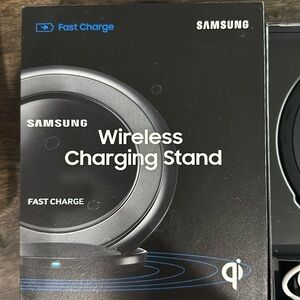 Samsung (compatible with QI standard) wireless charging stand with cable